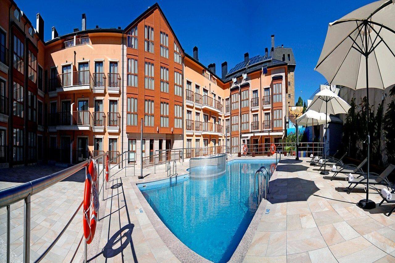 Apartahotel & Spa Jacetania Хака Екстер'єр фото