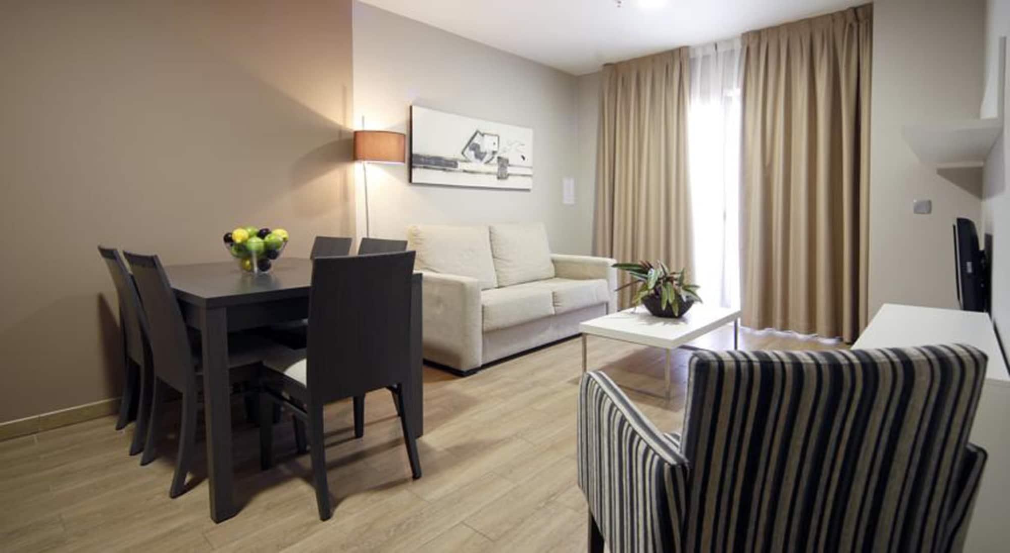 Apartahotel & Spa Jacetania Хака Екстер'єр фото