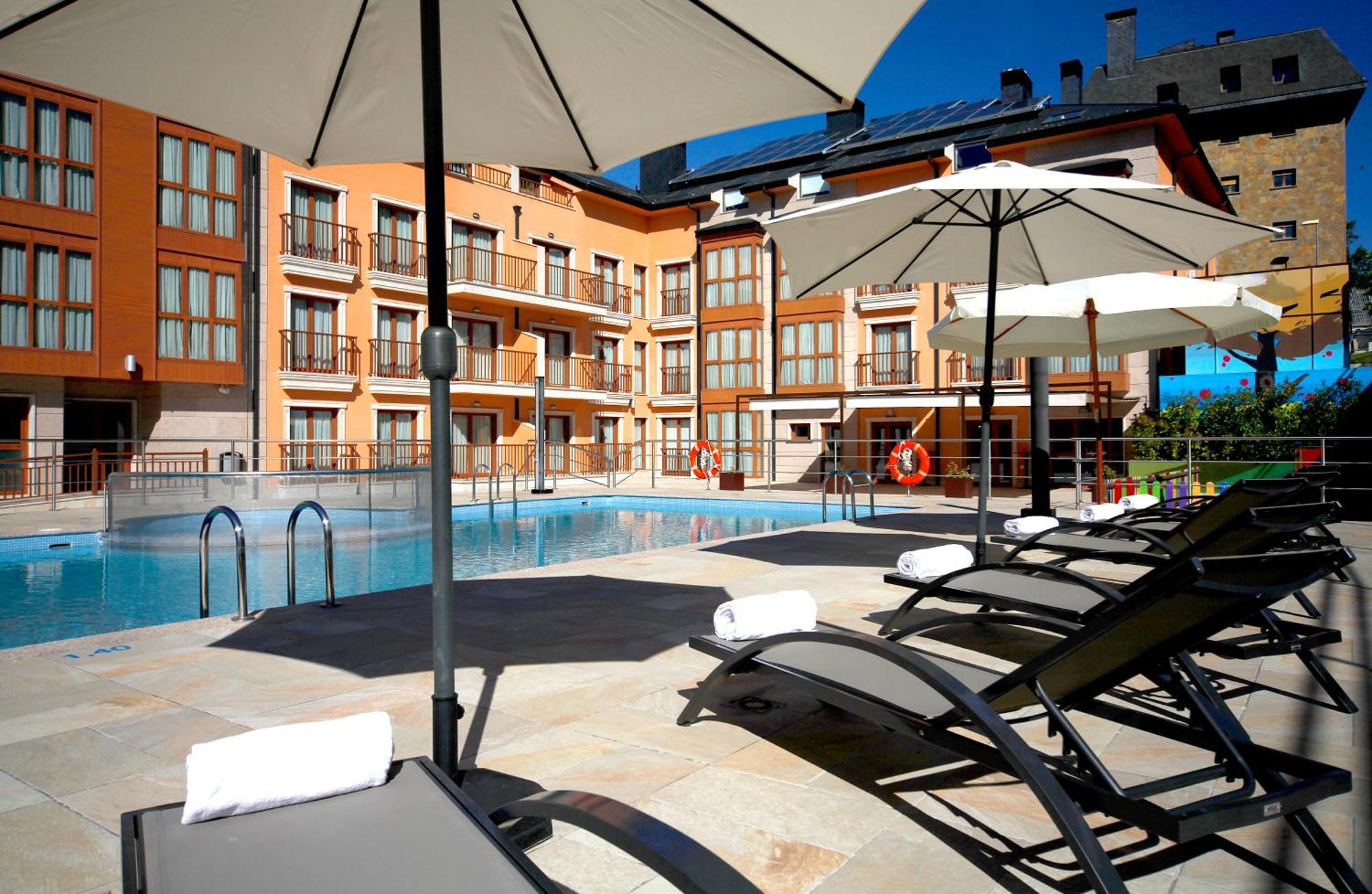 Apartahotel & Spa Jacetania Хака Екстер'єр фото