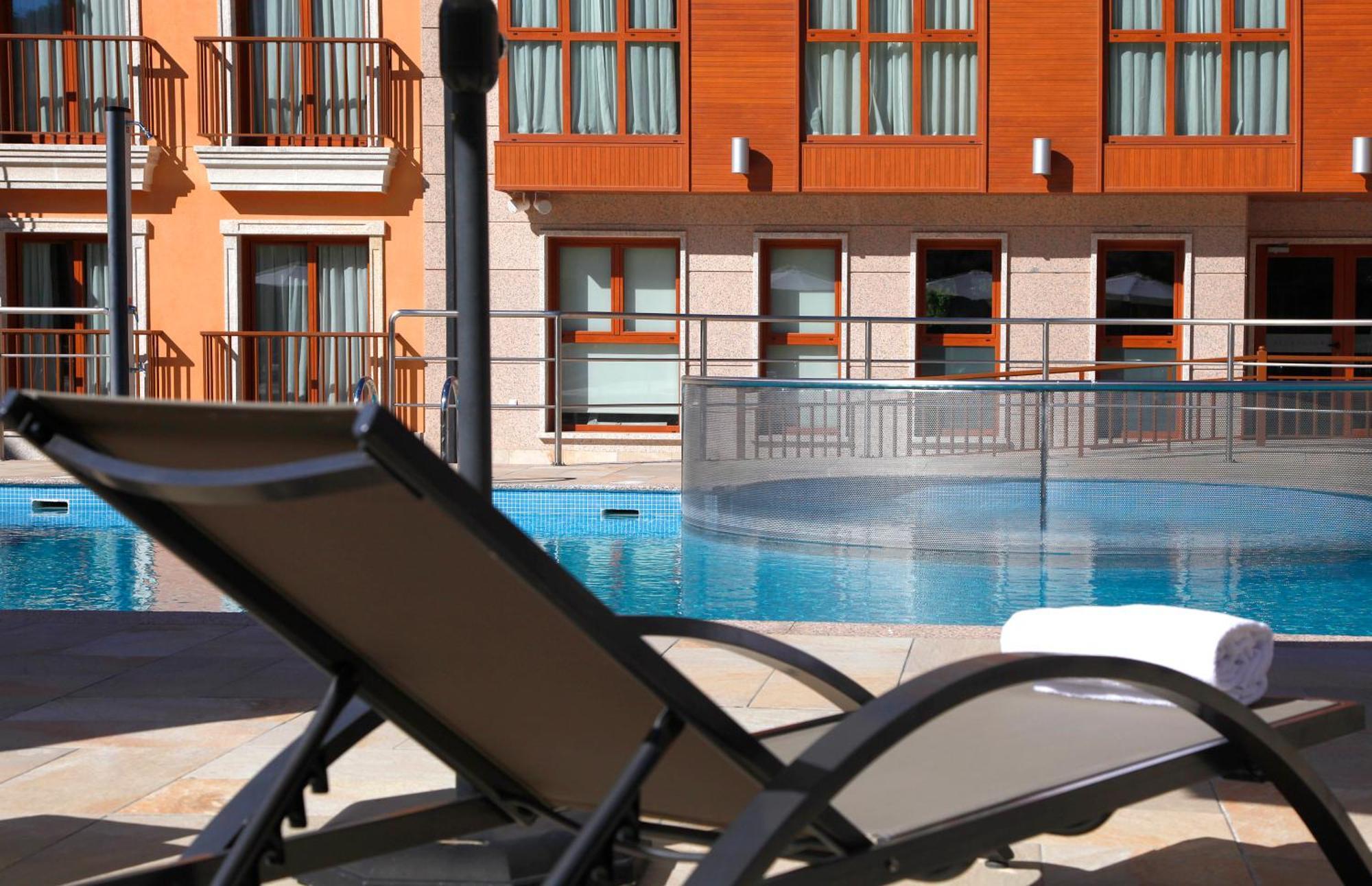 Apartahotel & Spa Jacetania Хака Екстер'єр фото
