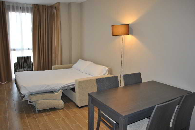 Apartahotel & Spa Jacetania Хака Екстер'єр фото