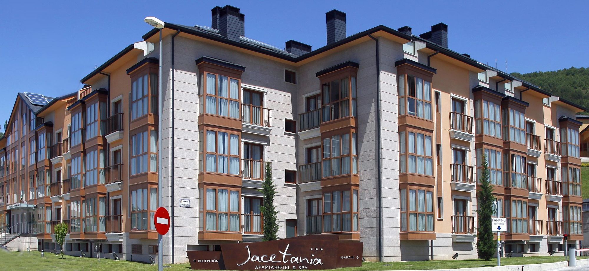 Apartahotel & Spa Jacetania Хака Екстер'єр фото