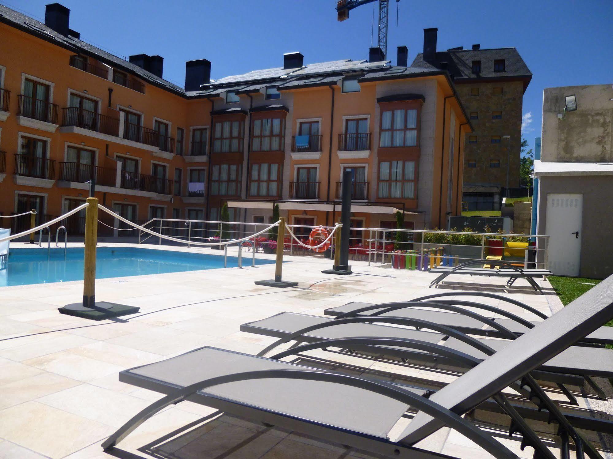 Apartahotel & Spa Jacetania Хака Екстер'єр фото