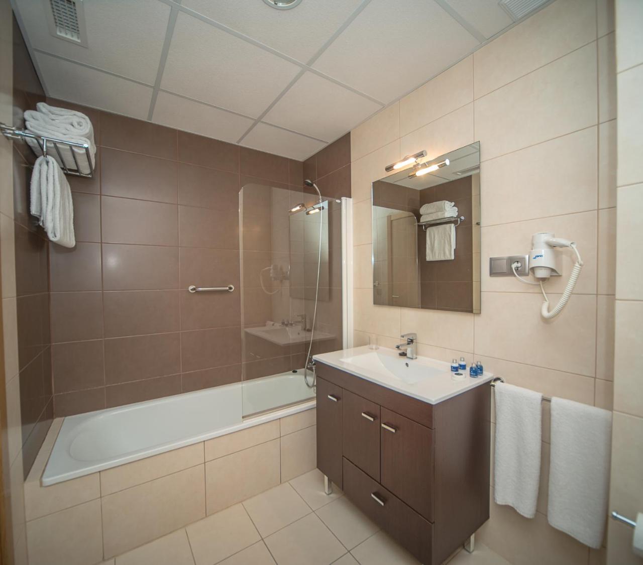 Apartahotel & Spa Jacetania Хака Екстер'єр фото